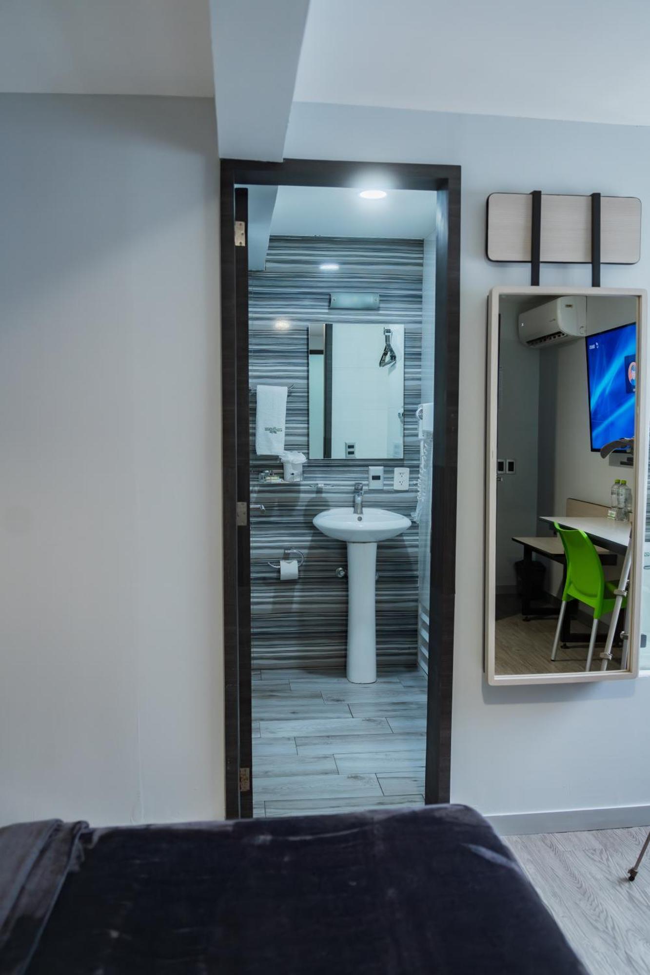 Hotel Lemon Green -Zona Expo Frente Al Centro De Convenciones Γκουανταλαχάρα Εξωτερικό φωτογραφία