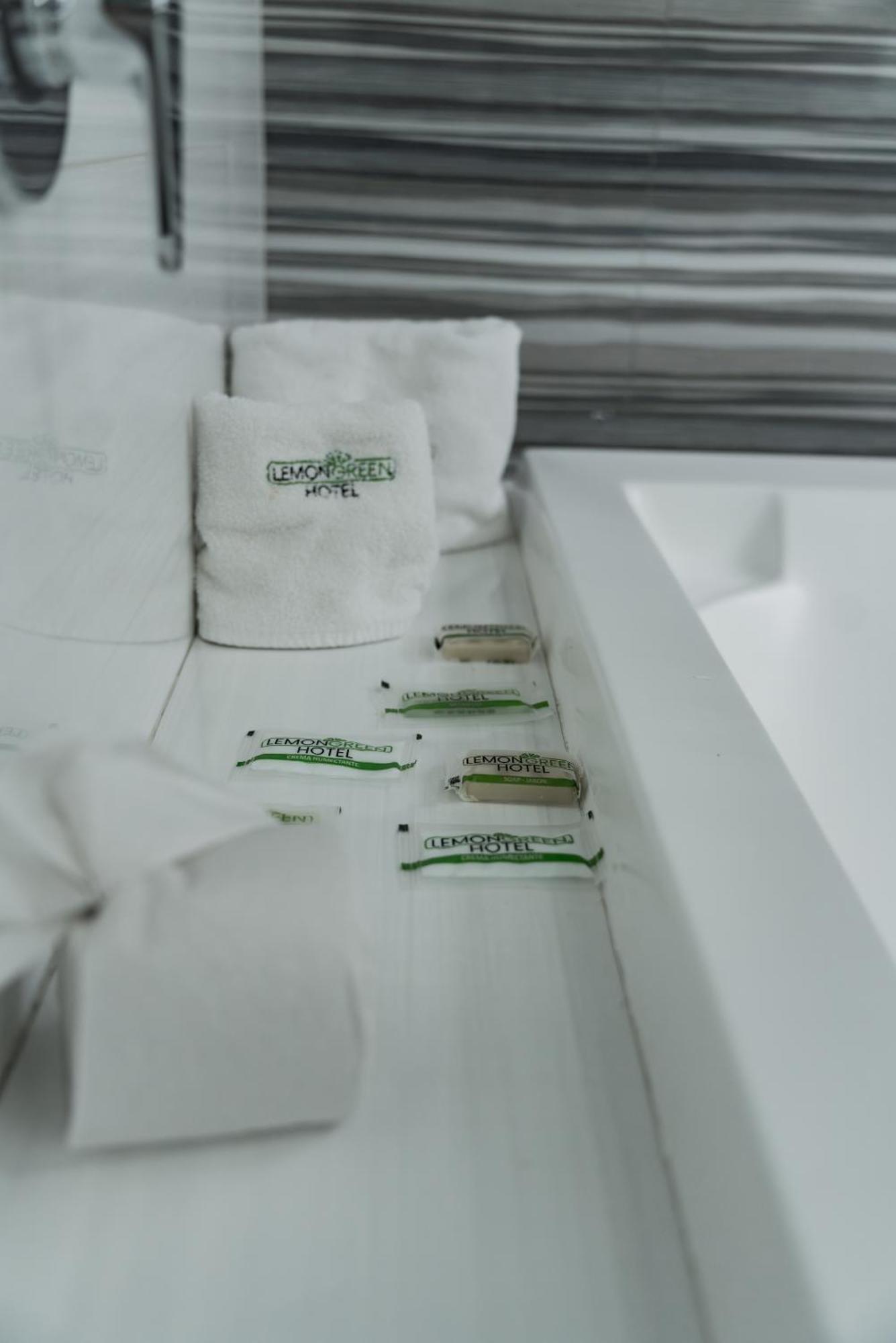 Hotel Lemon Green -Zona Expo Frente Al Centro De Convenciones Γκουανταλαχάρα Εξωτερικό φωτογραφία